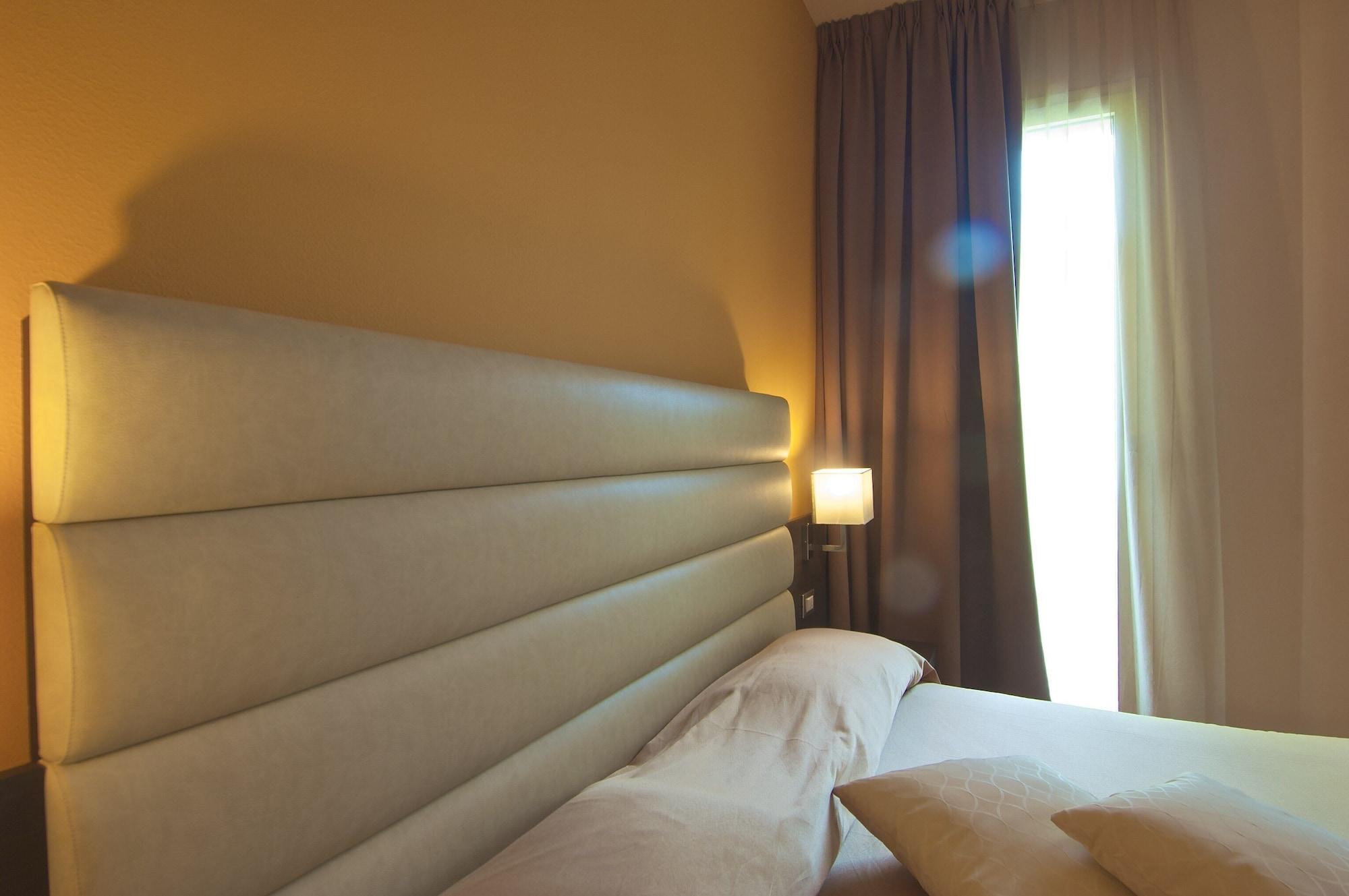 Zen Hotel Versilia مارينا دي بييتراسانْت المظهر الخارجي الصورة