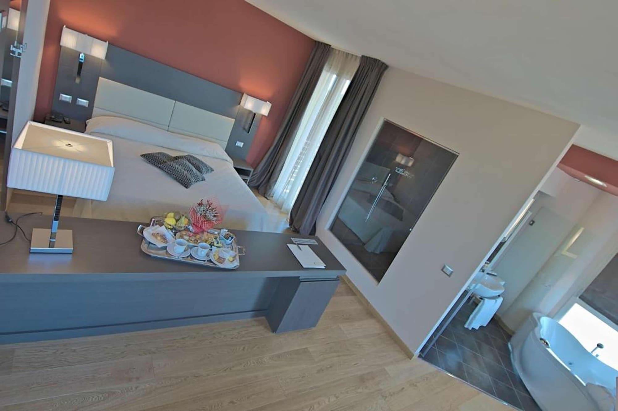 Zen Hotel Versilia مارينا دي بييتراسانْت المظهر الخارجي الصورة