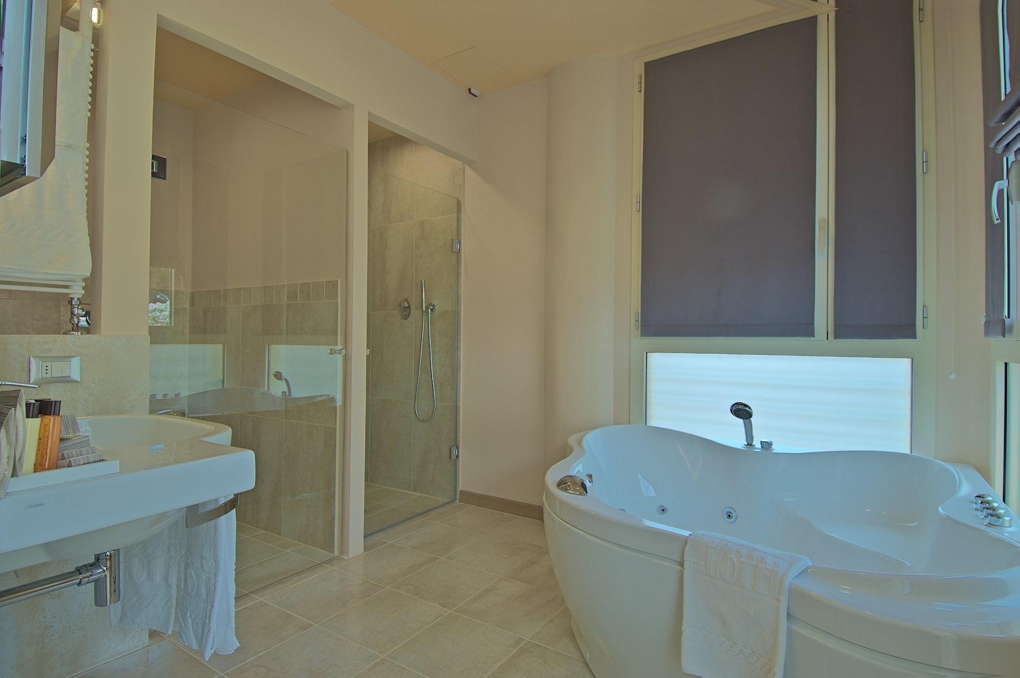 Zen Hotel Versilia مارينا دي بييتراسانْت المظهر الخارجي الصورة