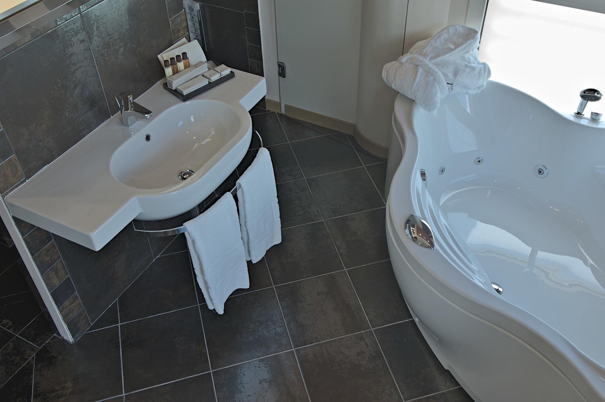 Zen Hotel Versilia مارينا دي بييتراسانْت المظهر الخارجي الصورة