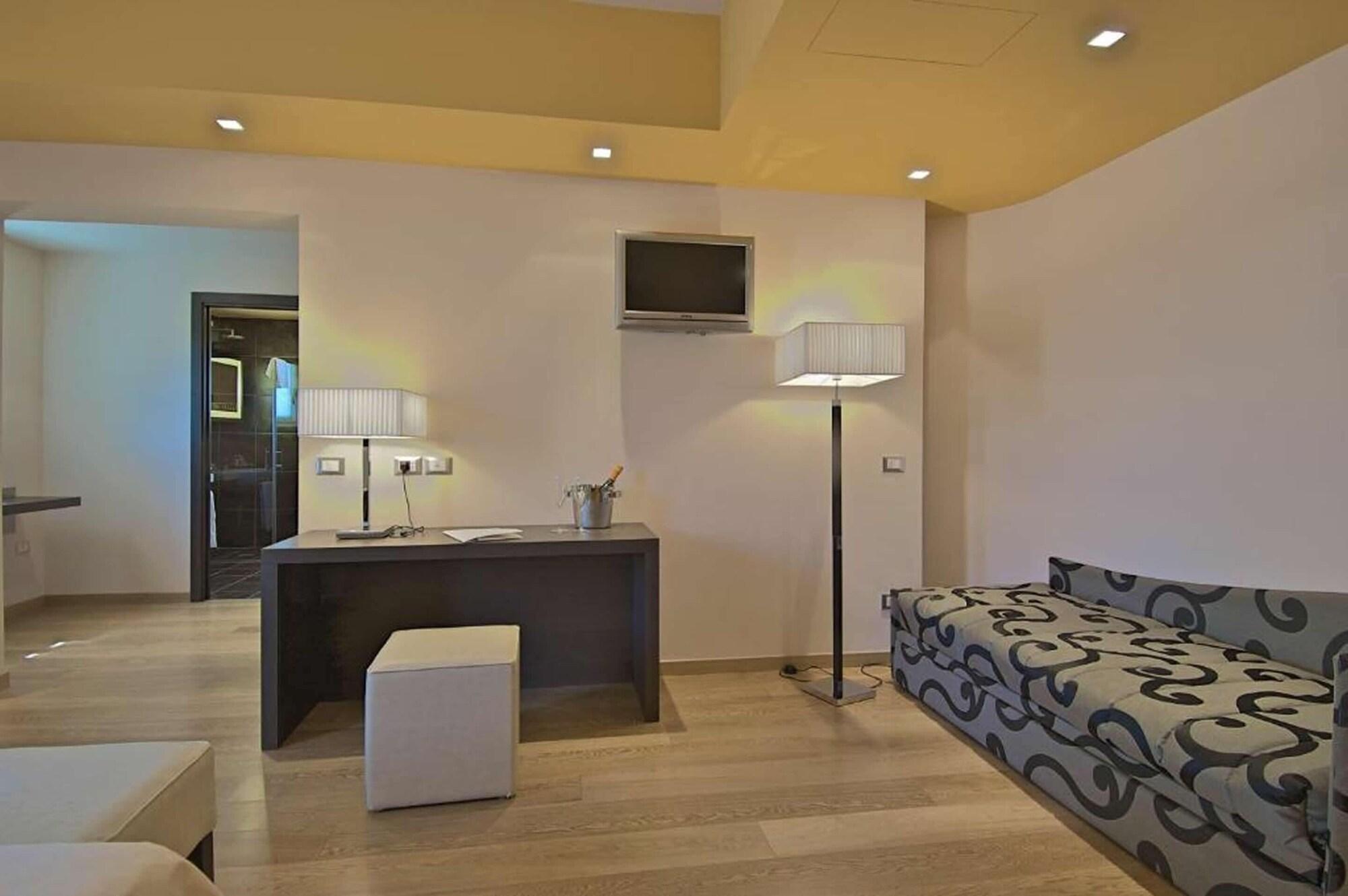 Zen Hotel Versilia مارينا دي بييتراسانْت المظهر الخارجي الصورة
