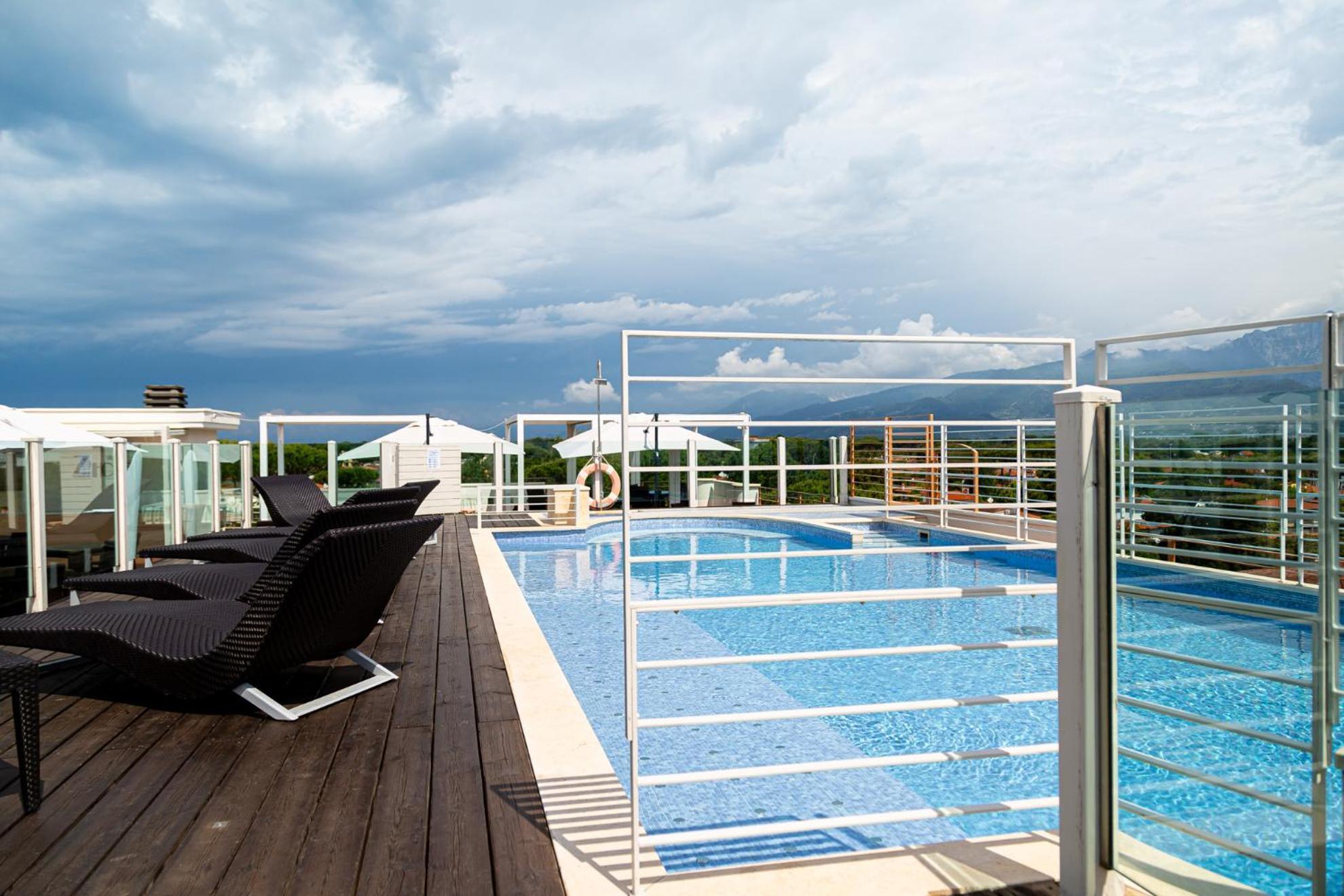 Zen Hotel Versilia مارينا دي بييتراسانْت المظهر الخارجي الصورة