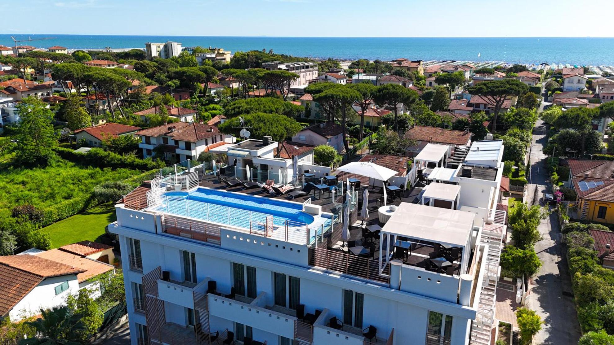 Zen Hotel Versilia مارينا دي بييتراسانْت المظهر الخارجي الصورة