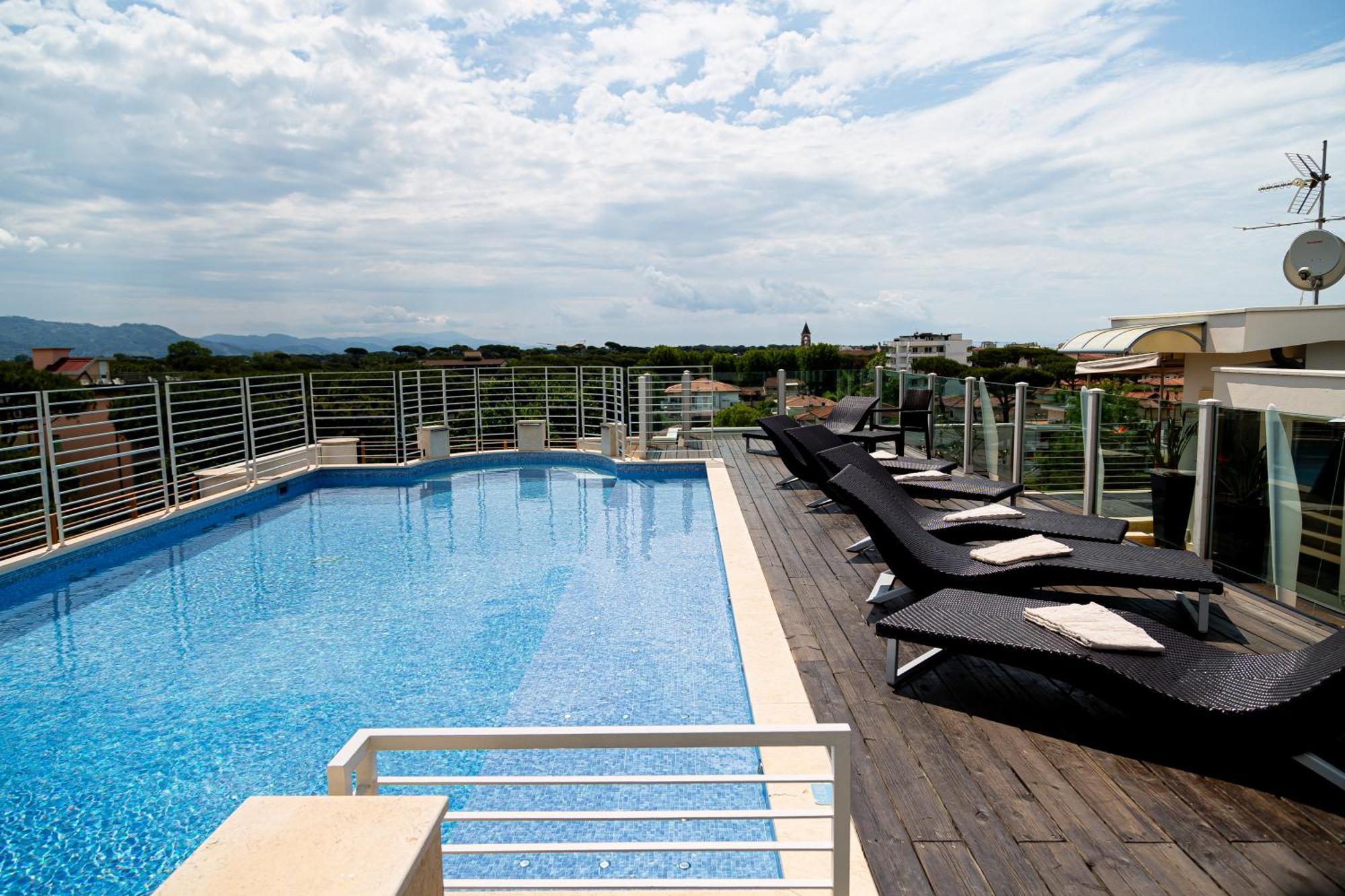 Zen Hotel Versilia مارينا دي بييتراسانْت المظهر الخارجي الصورة