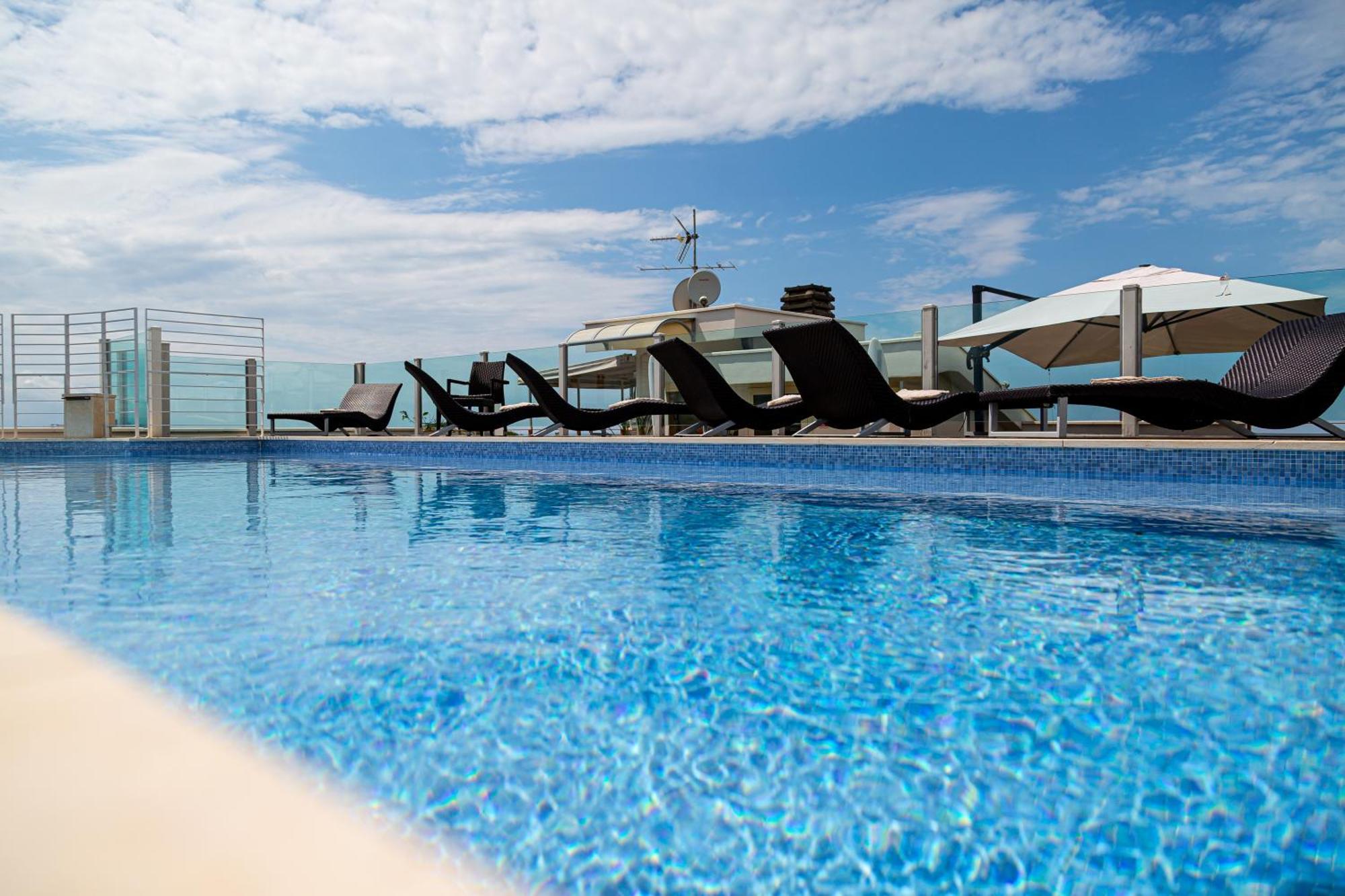 Zen Hotel Versilia مارينا دي بييتراسانْت المظهر الخارجي الصورة