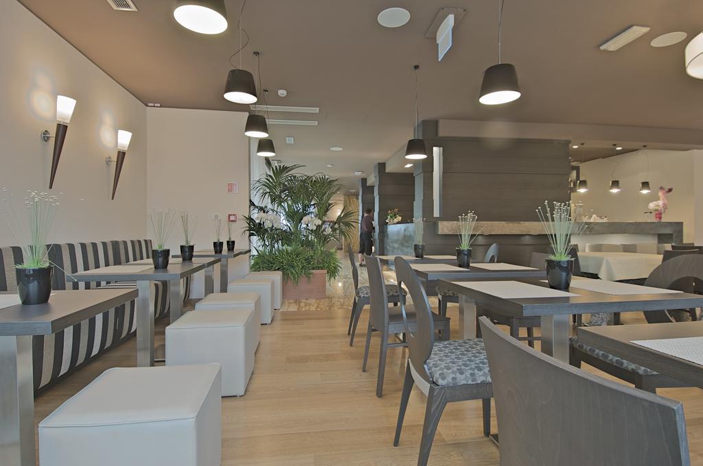 Zen Hotel Versilia مارينا دي بييتراسانْت المظهر الخارجي الصورة